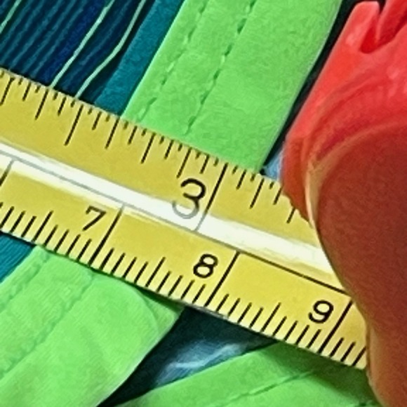 Under Armour Women's Medium Blue & Green Lined Heat Gear Running Shorts - Picture 9 of 10